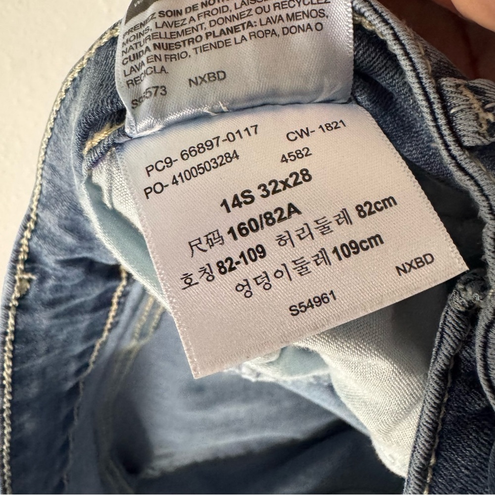 Levi’s Mid Rise Skinny Jeans Distressed Denizen Crop Short Sz 14 Light/med Wash - Picture 9 of 13